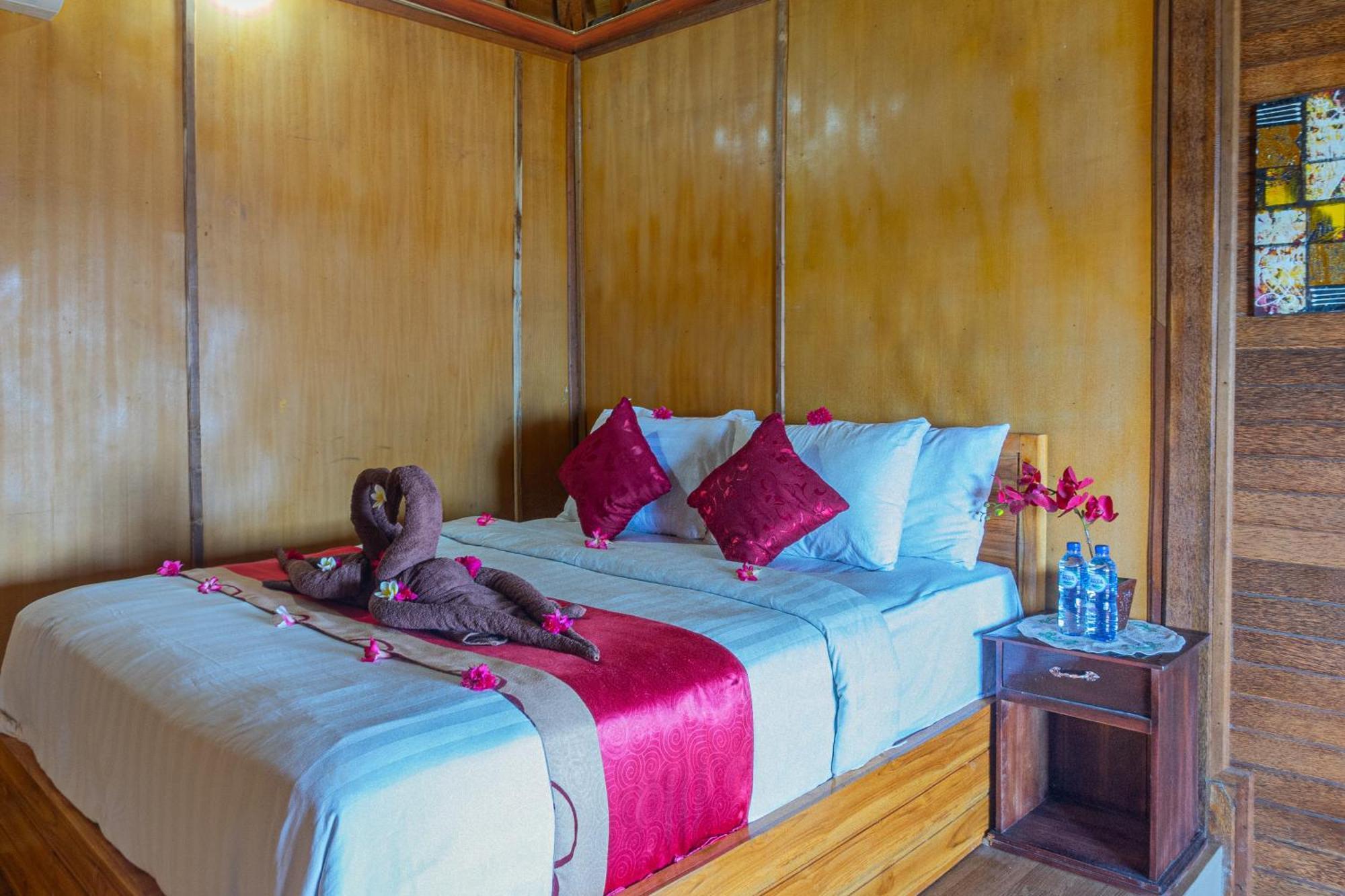 Manta Cottages With Sea View Batununggul Exterior photo